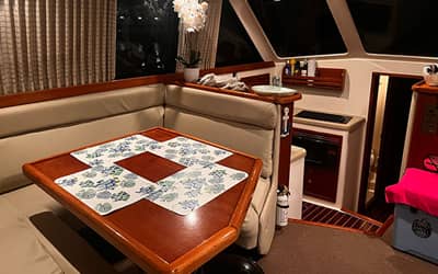 La Luna boat in flamingo